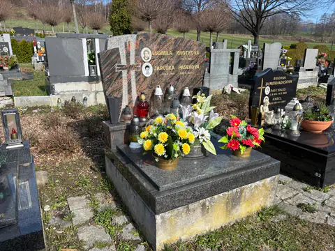 Žulový náhrobek s leštěným nápisem