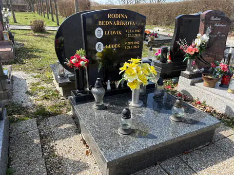 Elegantní žulový dvojhrob