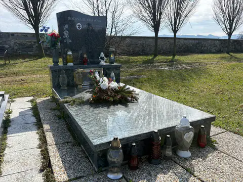 Pomník, ukázka kamenické realizace
